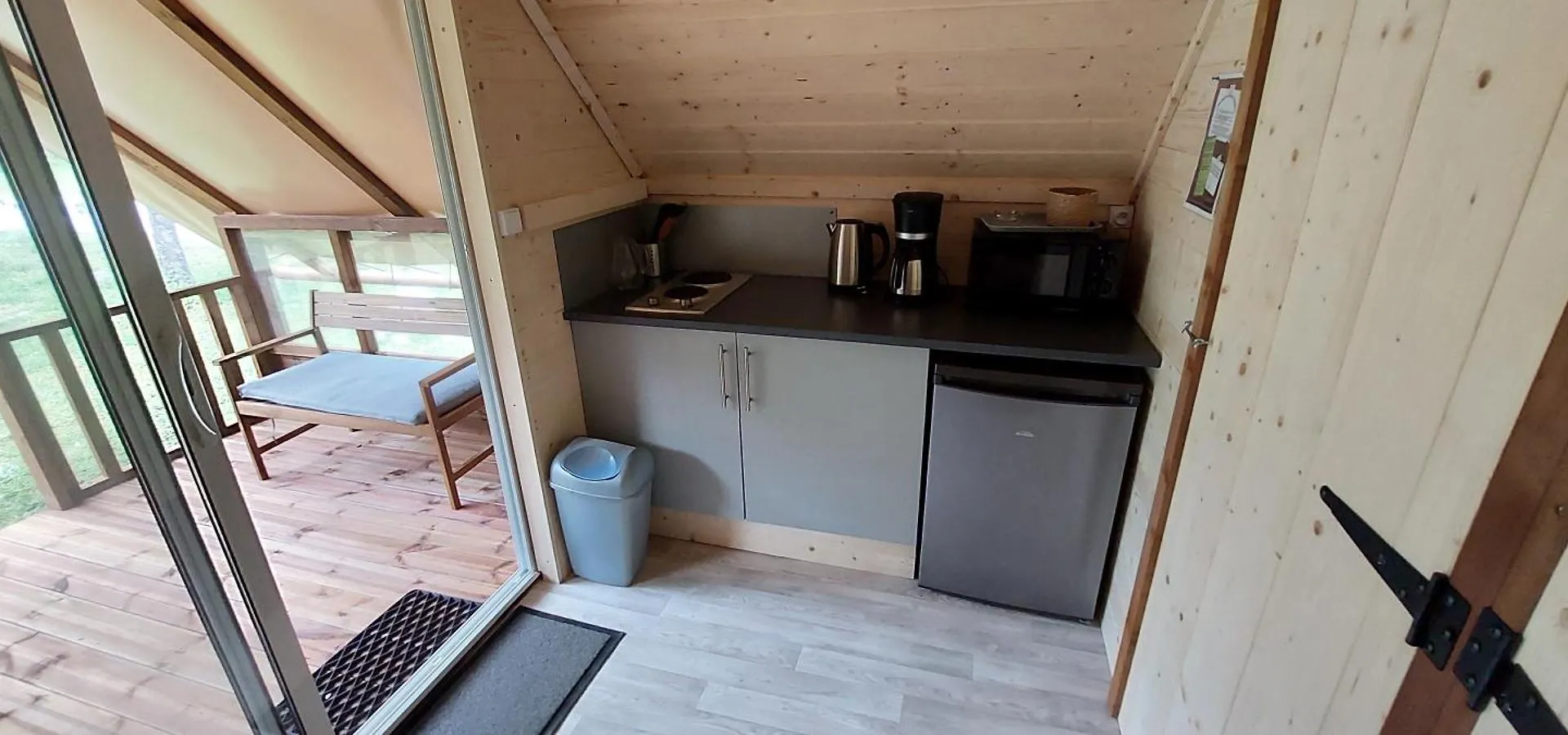 Le Valserine - Camping Eco Responsable Chezery-Forens Campsite