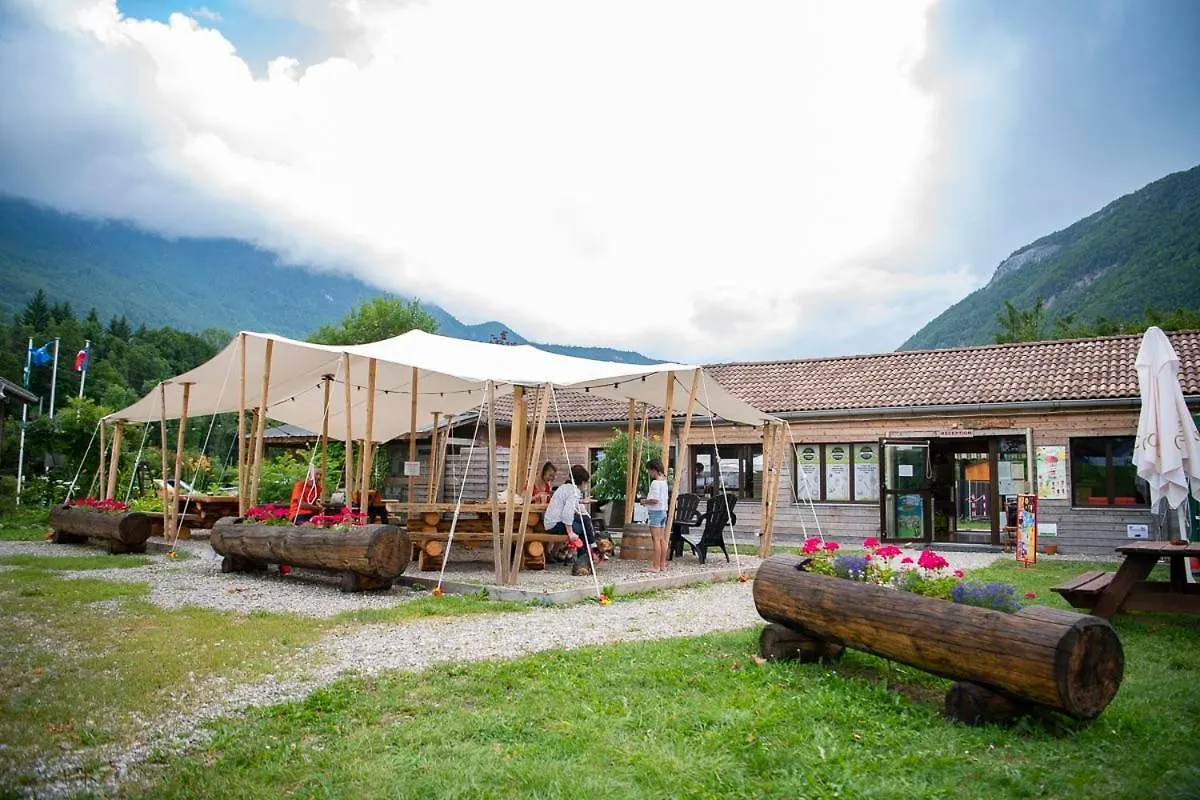 Le Valserine - Camping Eco Responsable Chezery-Forens Campsite