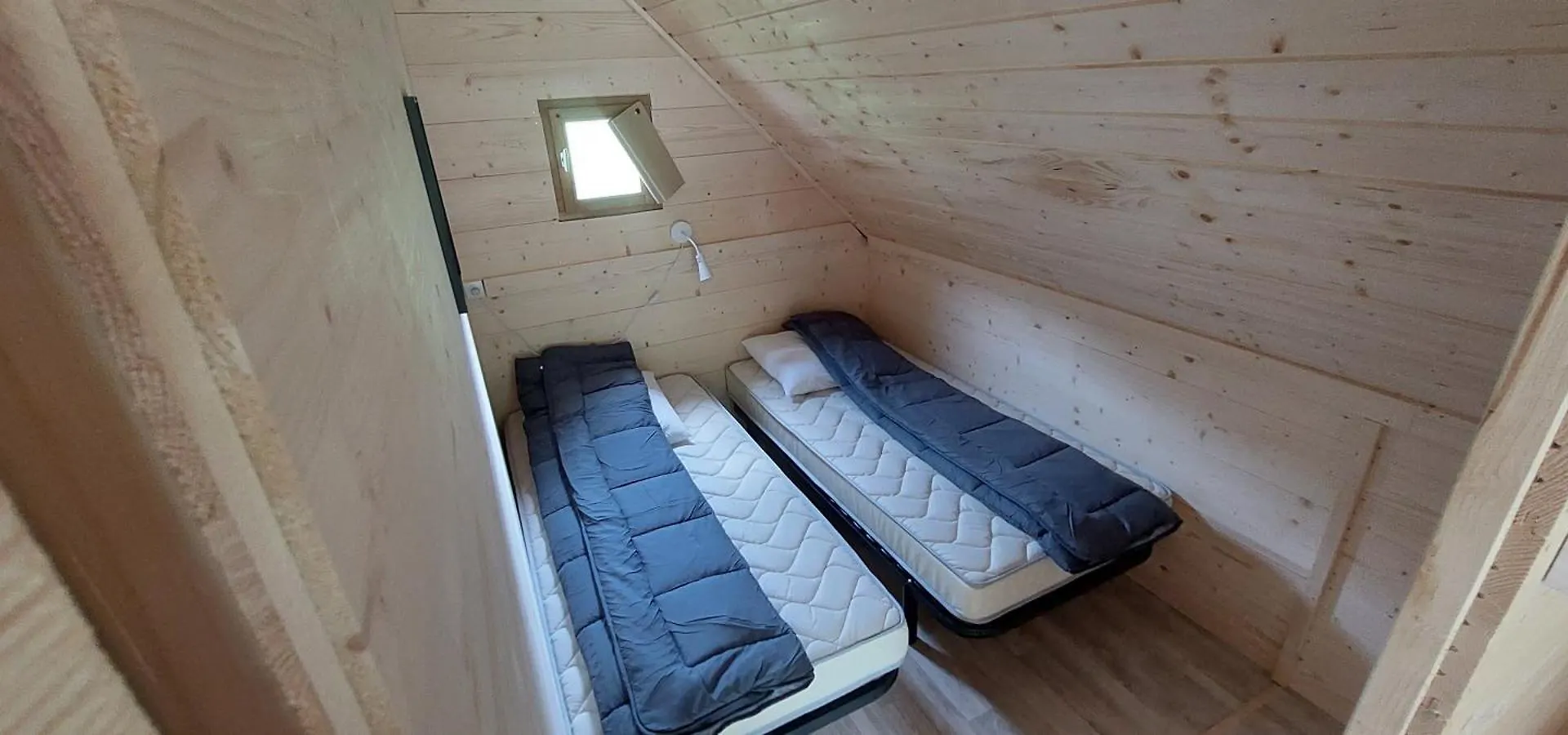 *** Kemp Le Valserine - Camping Eco Responsable Chezery-Forens Francie